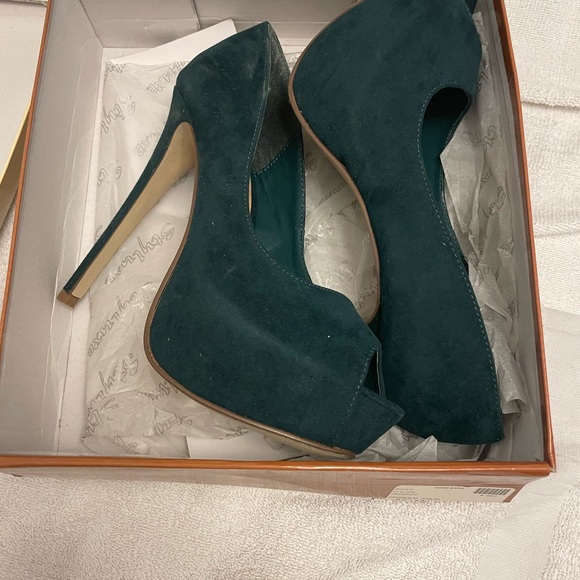 Styluxe Dark Green Suede Heels - Picture 1 of 5